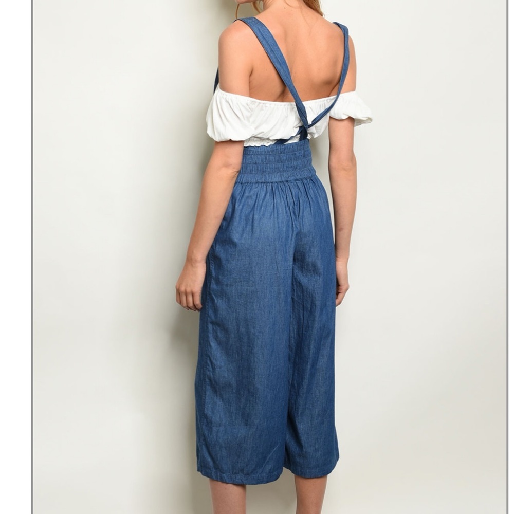 VERY J cropped criss-cross strap romper w/pockets - Picture 3 of 8